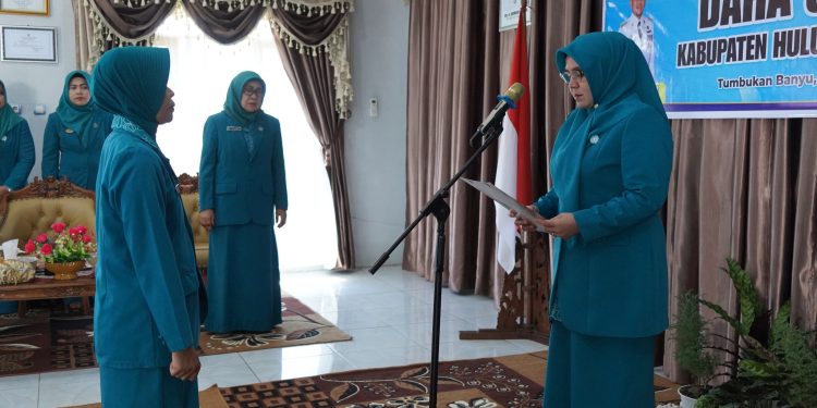 PJ KETUA TP. PKK KAB. HSS LANTIK KETUA TP. PKK KECAMATAN DAHA SELATAN SEKALIGUS JALIN SILATURAHMI