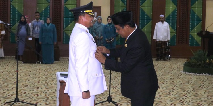 RESMI DILANTIK: DRS. H. HERMANSYAH, M.M MENJADI PENJABAT BUPATI HSS