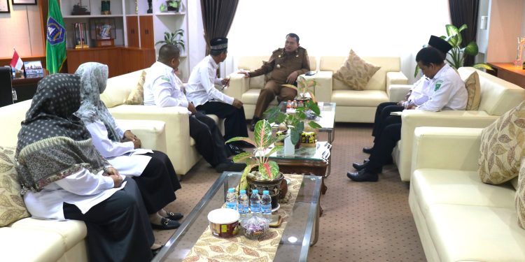 SILATURAHMI DAN PERTEMUAN HANGAT PJ. BUPATI HSS BERSAMA PARA PENGURUS STAI DARUL ULUM KANDANGAN