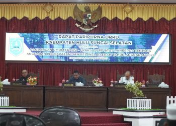 PLH BUPATI HSS DENGARKAN PANDANGAN UMUM FRAKSI – FRAKSI TERHADAP RAPBD KABUPATEN HULU SUNGAI SELATAN TAHUN ANGGARAN 2024.