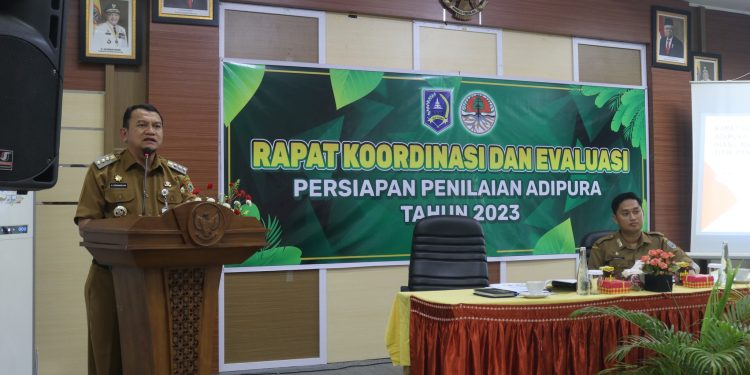 PIMPIN PEMBUKAAN RAPAT KOORDINASI DAN EVALUASI PERSIAPAN PENILAIAN ADIPURA, PJ. BUPATI HSS AJAK SEMUA PIHAK BERSINERGI DAN BERKOLABORASI