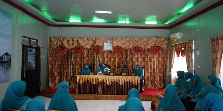 SILATURAHMI PJ. KETUA TP. PKK KAB. HSS DI KECAMATAN TERJAUH