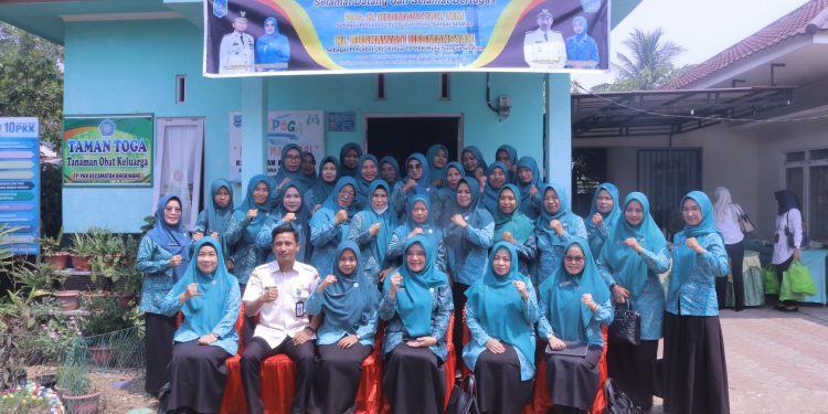 KUNJUNGI KECAMATAN ANGKINANG, PJ. KETUA TP. PKK KAB. HSS PERKENALKAN DIRI SEKALIGUS SILATURAHMI BERSAMA PENGURUS PKK KECAMATAN DAN DESA