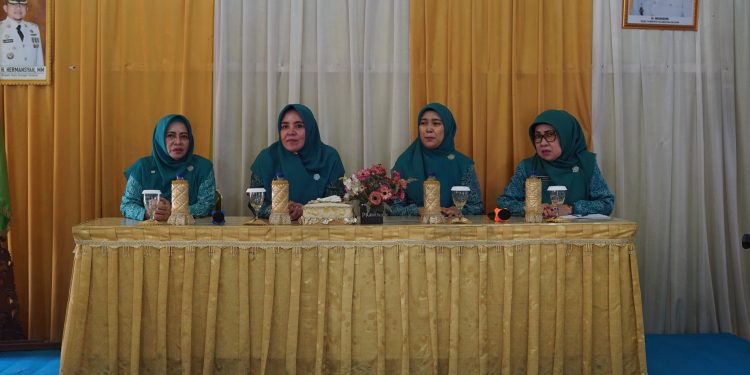 TP PKK KAB. HSS LAKUKAN PEMBINAAN SEBAGAI WADAH SILATURAHMI DAN PENINGKATAN SINERGITAS DI KECAMATAN SUNGAI RAYA