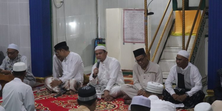 PJ. BUPATI HSS SHALAT SUBUH BERJAMAAH BERSAMA MASYARAKAT DESA LOKBINUANG, MOMENTUM LAKSANAKAN KEMBALI GERAKAN SAFARI SUBUH