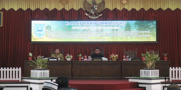 PENYAMPAIAN JAWABAN EKSEKUTIF TERHADAP PEMANDANGAN UMUM FRAKSI-FRAKSI DPRD ATAS RANPERDA KAB. HSS TENTANG APBD TA. 2024