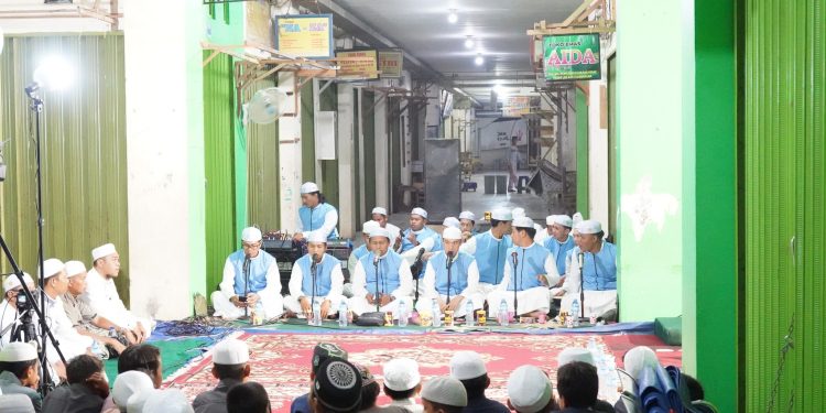 MAULID NABI MUHAMMAD SAW 1445H DAN HAUL KE-130 HABIB HUSEIN BIN ALI ASSEGAF YANG DISELENGGARAKAN DI KAWASAN PASAR LOS BATU KANDANGAN
