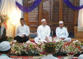 HADIRI SAFARI MAULID NABI MUHAMMAD, PJ. BUPATI HSS PIMPIN KUMANDANG SHOLAWAT
