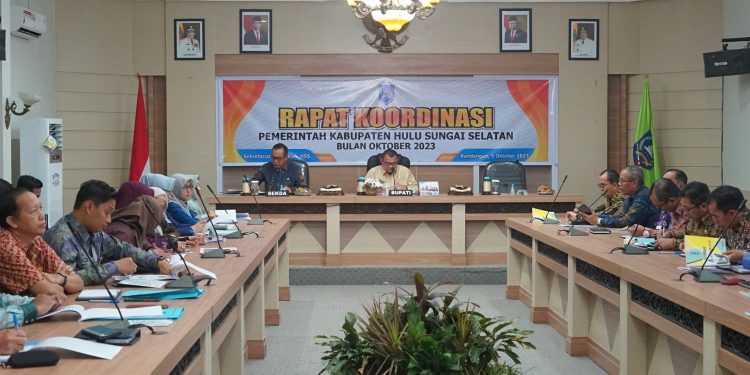 PJ. BUPATI HSS PIMPIN RAPAT KOORDINASI BULAN OKTOBER TAHUN 2023