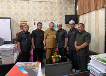 PJ. BUPATI KUNJUNGI RUANGAN FRAKSI-FRAKSI DPRD HSS SEKALIGUS BERSILATURAHMI