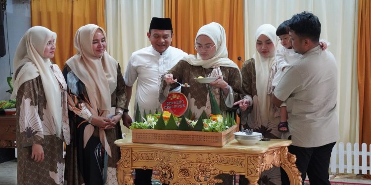 MILAD KE 54 TAHUN, PJ. BUPATI HSS GELAR SYUKURAN DAN SANTUNAN ANAK YATIM