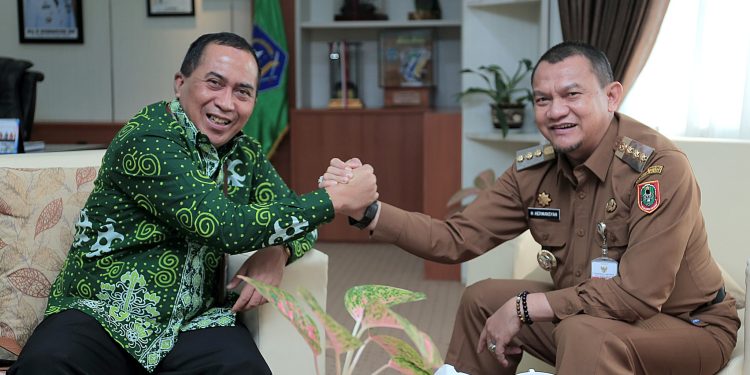 PJ BUPATI TERIMA KUNJUNGAN SILATURAHMI KEPALA KPPN BARABAI YANG BARU
