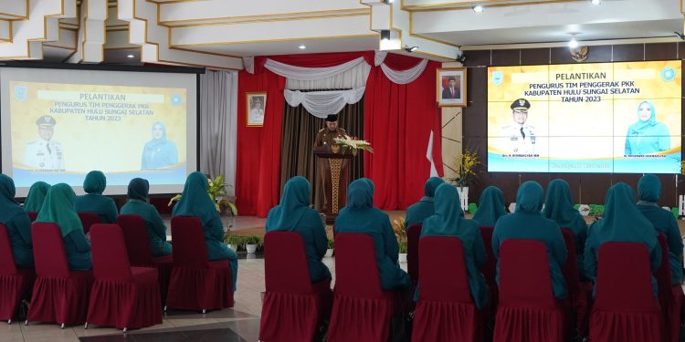 PJ BUPATI HSS LANTIK PENGURUS PERIODE BARU TP PKK KAB HSS