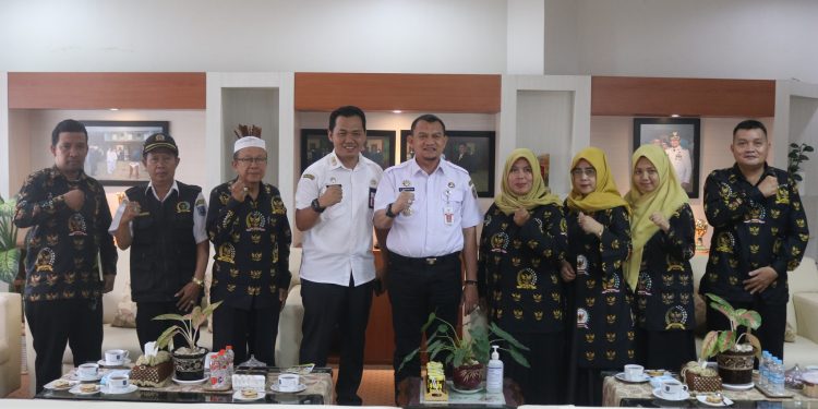 PERERAT SILATURAHMI DAN KERJASAMA, PJ BUPATI HSS SILATURAHMI BERSAMA PERSATUAN ANGGOTA BADAN PERMUSYAWARATAN DESA SELURUH INDONESIA (PABPDSI)
