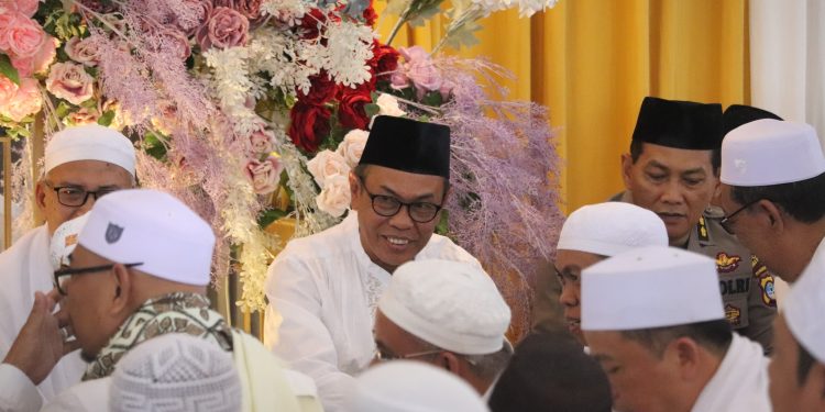 KEHADIRAN SEKDA KAB. HSS PADA HAUL DATU BALIMAU, TANDAI KEDEKATAN PEMKAB HSS DENGAN ULAMA DAN MASYARAKAT