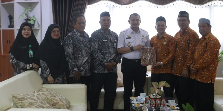 PERERAT SILATURAHMI DAN KERJASAMA, PJ BUPATI HSS SILATURAHMI BERSAMA DPD AGPAI KAB. HSS