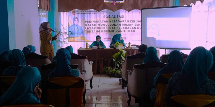 TINGKATKAN KESADARAN TENTANG PENTINGNYA RUMAH SEHAT DAN LAYAK, PKK HSS IKUTI SOSIALISASI OLEH DISPERKIM & PKK PROV KALSEL