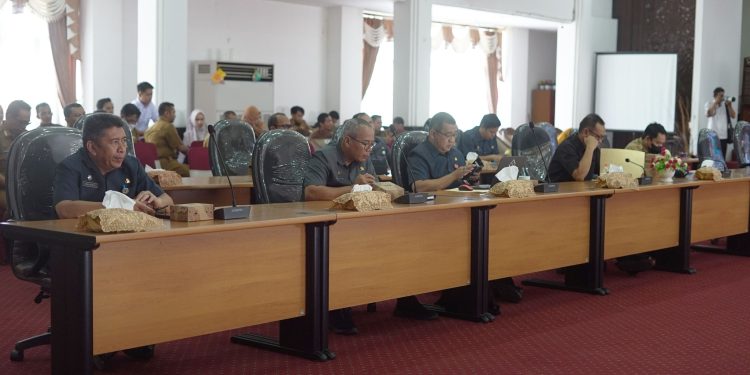 BADAN ANGGARAN DPRD KAB. HSS RAPAT BERSAMA TAPD KAB. HSS BAHAS APBD 2024