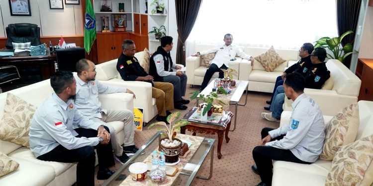 TERIMA SILATURAHMI DAN AUDIENSI: PJ. BUPATI DOAKAN TERBAIK UNTUK KARANG TARUNA KAB. HSS DI AJANG KEMAH KARYA BAKTI WISATA KE 34