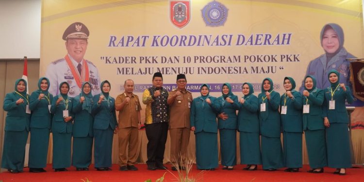 BERSAMA-SAMA MEMBANGUN KELUARGA SEJAHTERA, TP PKK KAB HSS HADIRI RAKOR TP PKK PROVINSI KALSEL