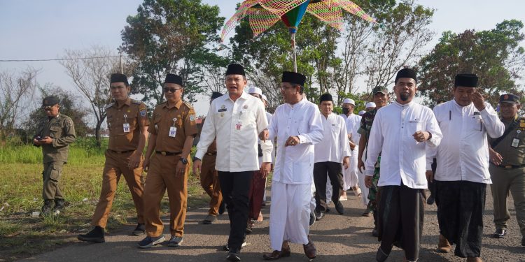 HADIRI APEL HARI SANTRI NASIONAL 2023, PJ. BUPATI HSS MOTIVASI SANTRI MAMPU TERUS BERDAYA SAING DI MASA PERKEMBANGAN JAMAN