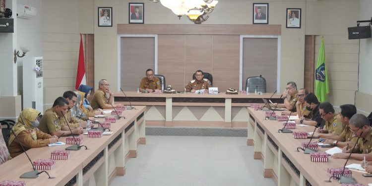 PJ BUPATI HSS PIMPIN RAPAT TAPD TAHUN ANGGARAN 2024