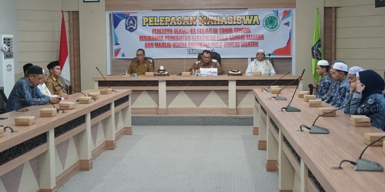 PJ BUPATI HSS BERIKAN BEASISWA DAN BERANGKATKAN MAHASISWA KE UNIVERSITAS AL-AZHAR MESIR DAN UNIVERSITAS AL-AHQAF YAMAN