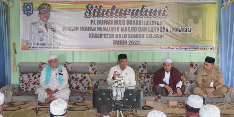 PJ BUPATI HSS MENGAPRESIASI PERAN IKMASIL DALAM MENINGKATKAN KESEJAHTERAAN DAN NILAI-NILAI KEAGAMAAN