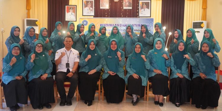 PJ. KETUA TP. PKK BESERTA JAJARAN SAMBANGI KECAMATAN PADANG BATUNG LAKUKAN PEMBINAAN DAN SILATURAHMI