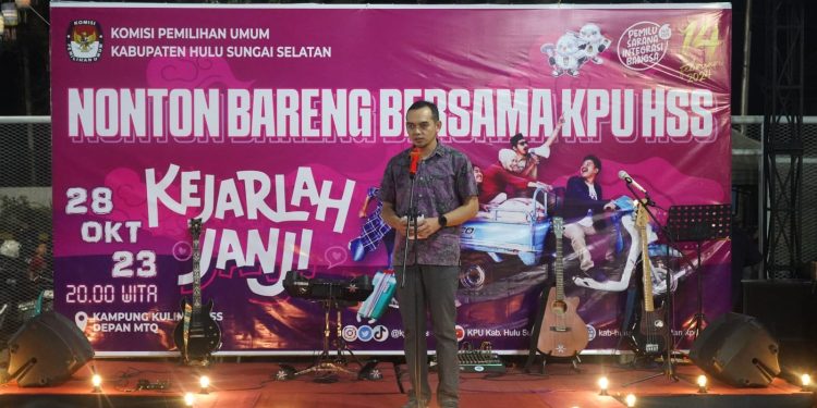 KPU HSS EDUKASI PEMILIH PEMULA LEWAT NOBAR FILM KEJARLAH JANJI