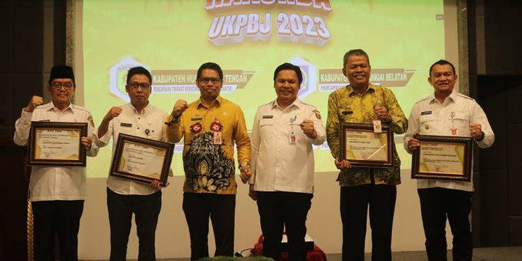 CAPAI NILAI ITKP KATEGORI BAIK, UKPBJ BANGGAKAN HSS DENGAN RAIH PENGHARGAAN TINGKAT PROV. KALSEL