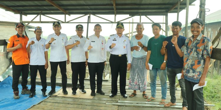 WUJUD KEPEDULIAN PADA MASYARAKAT, PEMKAB HSS SALURKAN BANTUAN SOSIAL UNTUK WARGA TERDAMPAK PUTING BELIUNG