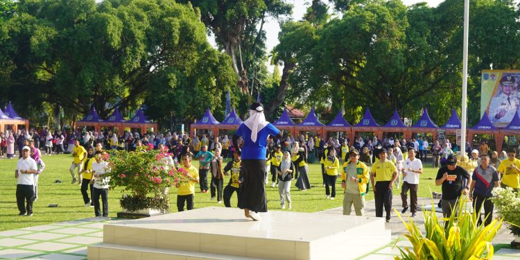 AWALI JUMAT DI BULAN NOVEMBER, PEMKAB HSS GELAR SENAM BERSAMA