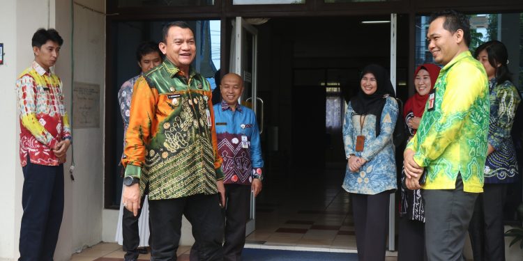 JALIN SILATURAHMI DAN PERKUAT SINERGI, PJ. BUPATI HSS KUNJUNGI KANTOR DISPERA KPLH & DINAS PMD