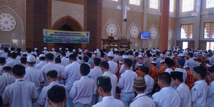 DMI KAB. HSS BERSAMA ASN DAN PELAJAR PANJATKAN DOA UNTUK PALESTINA AGAR MENDAPAT KESELAMATAN DAN PERLINDUNGAN ALLAH SWT