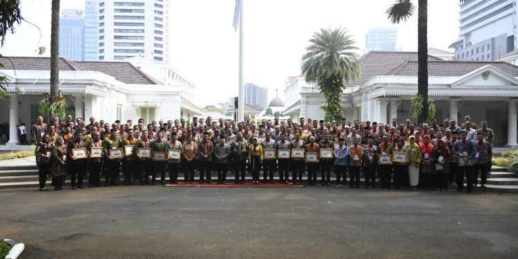 PJ. BUPATI HADIRI RAKORNAS DAN PENYERAHAN INSENTIF FISKAL KEMISKINAN EKSTREM TAHUN BERJALAN 2023