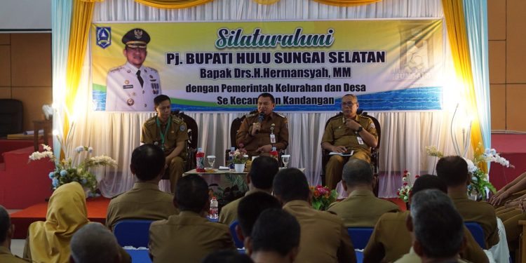 PJ BUPATI LAKUKAN SILATURAHMI DENGAN PERANGKAT DESA KECAMATAN KANDANGAN