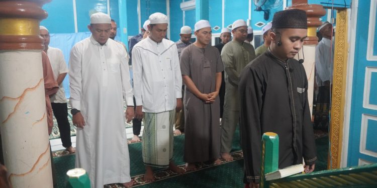 PJ BUPATI HSS MENYEBARKAN KEBAIKAN DALAM WAKTU SUBUH BERSAMA MASYARAKAT