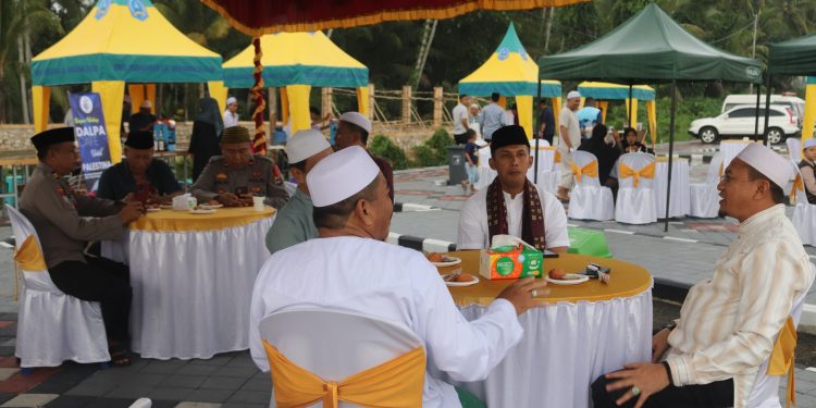 “JUM’AT KOPI: MINUM KOPI BARATAAN” TUTUP KEGIATAN SEHARI SUNAH JUM’AT SAGAN WAKOP