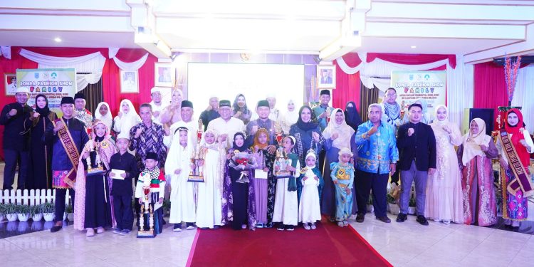 LOMBA FASHION SHOW FAMILY : RANGKUL BUDAYA DAN TINGKATKAN NILAI – NILAI ISLAMI DI BUMI RAKAT MUFAKAT.