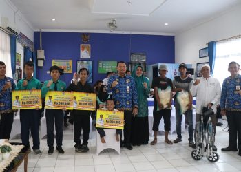 ATASI KEMISKINAN EKSTREM, PEMKAB HSS SERAHKAN BANSOS BERAS P3KE