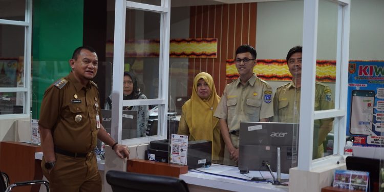 PASTIKAN PELAYANAN BERJALAN DENGAN BAIK PJ BUPATI HSS MENINJAU MALL PELAYANAN PUBLIK