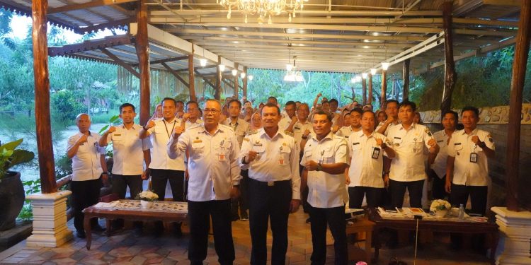 TINGKATKAN PROFESIONALISME DAN KUALITAS, PEMKAB HSS GELAR SOSIALISASI MITIGASI RISIKO PPTK DAN PPK