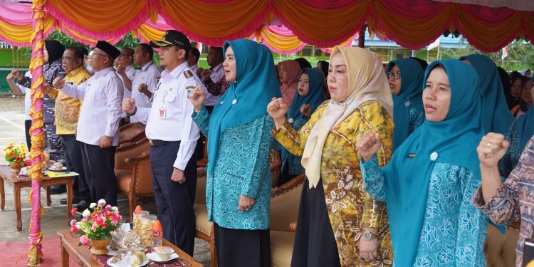 KOLABORASI MEMBANGUN KESEJAHTERAAN BERSAMA, PJ KETUA TP PKK KAB HSS MENYERTAI KEGIATAN BHAKTI SOSIAL KESEHATAN