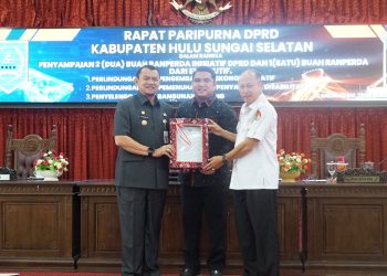 SAMPAIKAN 3 RANPERDA INISIATIF DPRD DAN EKSEKUTIF