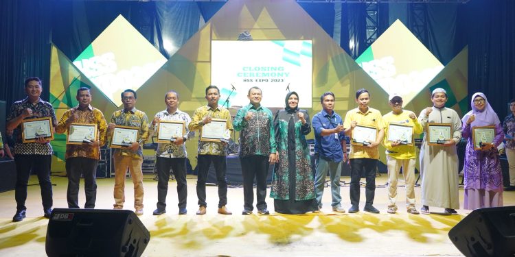 PJ. KETUA TP. PKK KAB. HSS HADIRI PENUTUPAN HSS EXPO