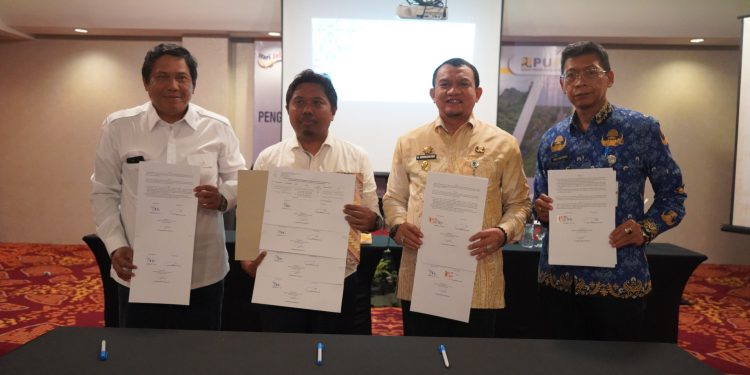 PJ BUPATI HSS TANDA TANGANI SERAH TERIMA BARANG MILIK NEGARA KEMENTERIAN PEKERJAAN UMUM DAN PERUMAHAN RAKYAT UNTUK JALAN NASIONAL DAN JALAN NASIONAL ARTERI