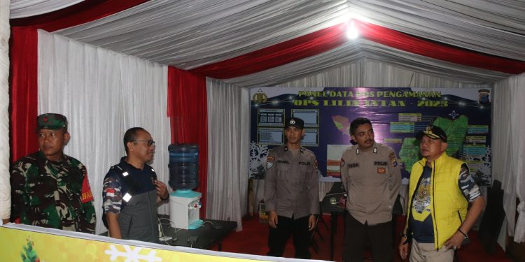 PASTIKAN KEAMANAN NATARU, PJ BUPATI HSS TINJAU POSKO PENGAMANAN