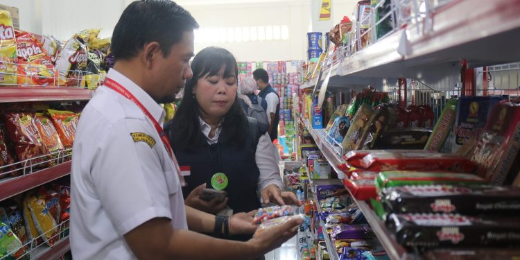 MONITORING PRODUK PANGAN OLAHAN, BPOM BANJARMASIN LAKUKAN INTENSIFIKASI PENGAWASAN PANGAN JELANG NATARU DI HSS