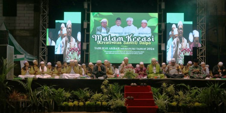 MENGISI MALAM PERGANTIAN TAHUN, PJ. BUPATI HSS HADIRI MALAM KREASI SANTRI PONPES DALPA KANDANGAN